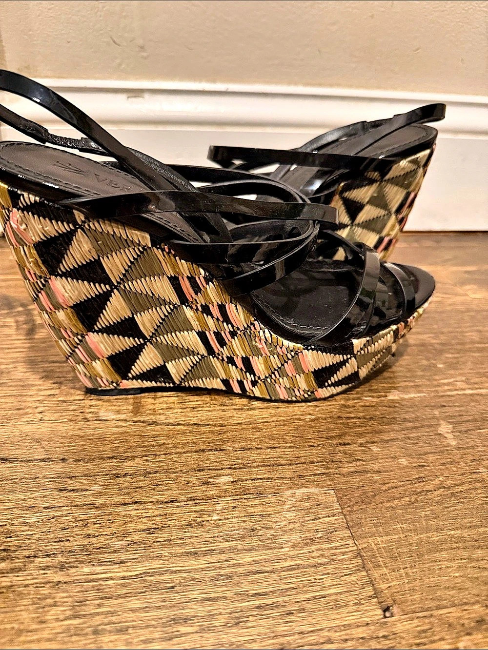 Vera Wang Geometric Wedge Sandals in Black & Pink US 9